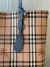 BOLSA BURBERRY GRAINY HAYMARKET DUPLA FACE AZUL - comprar online