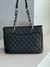 BOLSA CHANEL SHOPPER PRETA - Gringa Vende