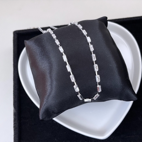 Colar ponto de luz quadrados