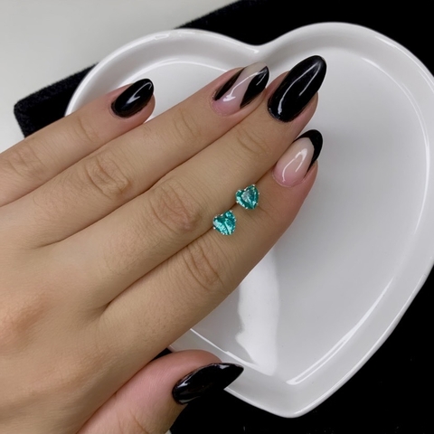 Brinco coração de esmeralda G