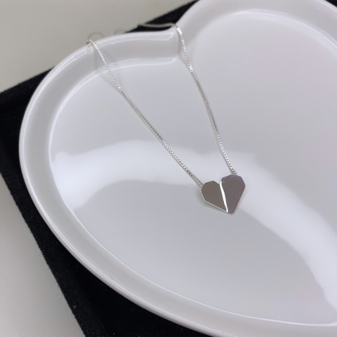 Colar coração geométrico