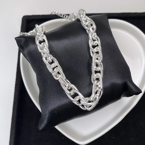 Choker de elos diamantados