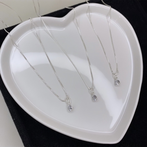 Colar com pingente de ponto de luz