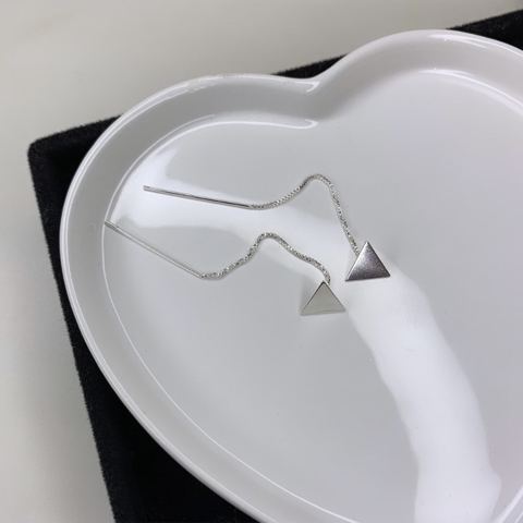 Brinco de linha triângulo