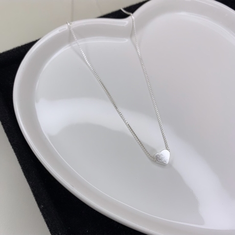 Colar com pingente de coração