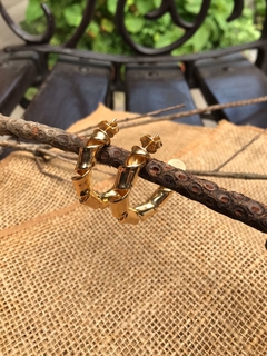 Brinco Argola Aberta Torcida Grossa M Folheado a Ouro 18K - COD 3814 na internet
