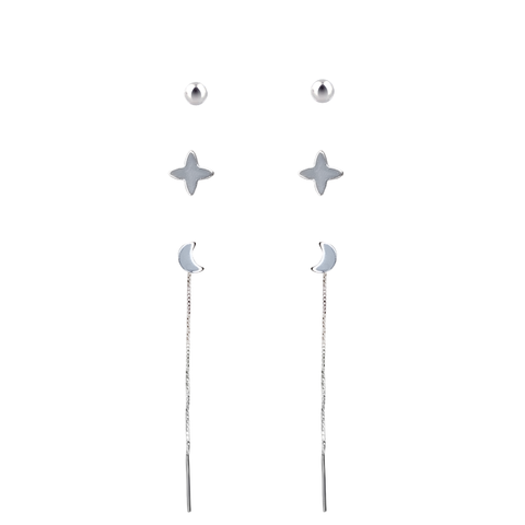 Trio de brincos com lua com corrente, estrela de quatro pontas e esfera folheados a prata
