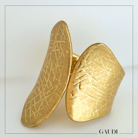 Maxi Bracelete Dourado Fosco Design Orgânico Ajustável