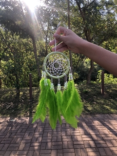 Filtro dos Sonhos Verde e Branco com Pingente da Erva - Kaya Artesanatos
