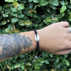 Pulseira Macramê Ajustável com Búzio