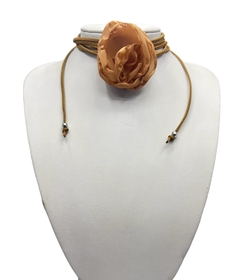 Collar Chocker Gamuza con Flor Grande