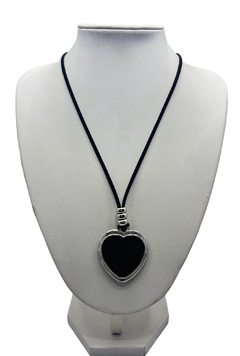 Collar Largo Gamuza con Corazón Esmaltado en internet