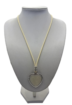 Collar Largo Gamuza con Corazón Esmaltado