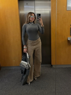 CALÇA JEANS MARROM na internet