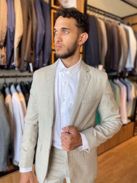 COSTUME ROMA LINHA CLÁSSICA BEGE DETALHADO - DOM LEANDRO