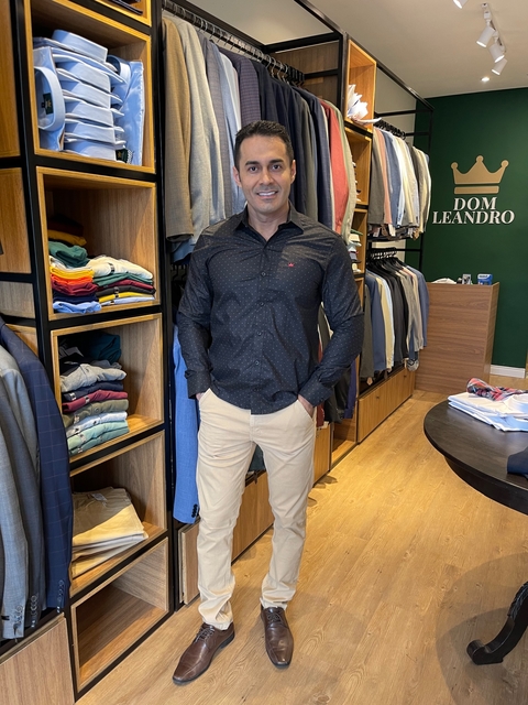 CAMISA SOCIAL ESTAMPADA PRETO E ROSA - DOM LEANDRO