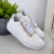 tênis,branco,dourado,metalizado,outono,inverno,2024,tendencia,estilo, conforto
