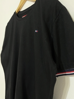 Remera Tommy Hilfiger en internet