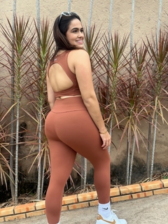 Conjunto ween marrom claro na internet