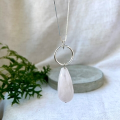 COLAR ARO QUARTZO ROSA