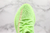 Adidas Yeezy 350 v2 GID 'Glow' na internet