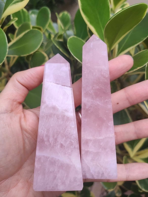 Obelisco de Quartzo Rosa - Amor incondicional, relacionamento e amor proprio