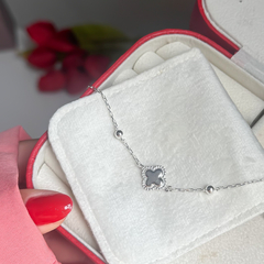 Pulseira trevo com bolinhas