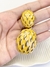 Brinco esmaltado com pintinhas douradas - AMARELO na internet