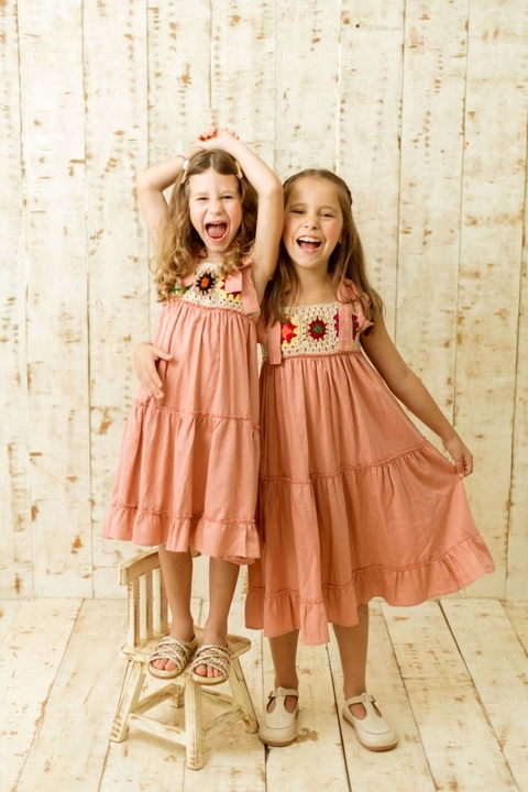 Vestido rosê crochê