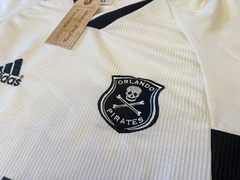 Camiseta Orlando Pirates de Sudáfrica - 2001/2002 - Titular - Cafoot Memorabilia