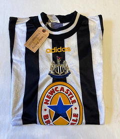 Camiseta Newcastle de Inglaterra - 1997/1998 - Titular - Cafoot Memorabilia
