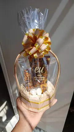 Kit Presente "Eu Chocolate" na Cestinha de Madeira - comprar online