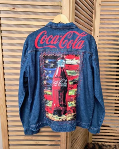 Jaqueta jeans customizada Coca Cola tamanho G