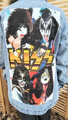 Jaqueta jeans clara oversized customizada Kiss tamanho G na internet