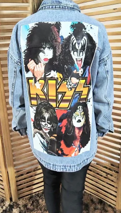 Jaqueta jeans clara oversized customizada Kiss tamanho G
