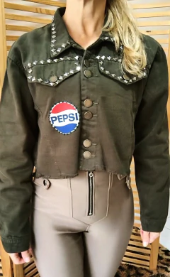 Imagem do Jaqueta jeans cropped preta customizada Pepsi tamanho G