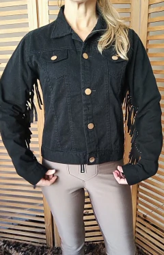 Imagem do Jaqueta jeans preta customizada Luíza Sonza tamanho P
