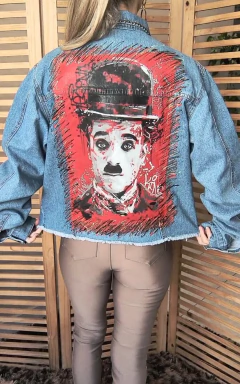 Jaqueta jeans customizada Charlie Chaplin tamanhoG na internet