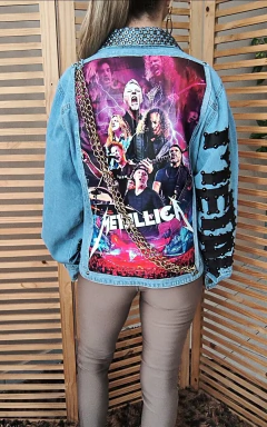 Jaqueta jeans clara customizada Metallica tamanho G