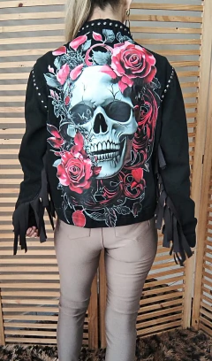 Jaqueta jeans preta customizada Caveira Lupita tamanho G na internet