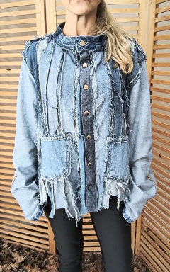Jaqueta jeans customizada tiras destroyed tamanho GG na internet