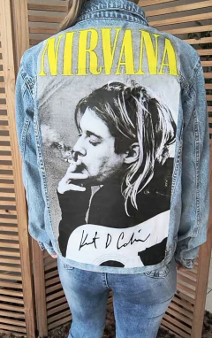Imagem do Jaqueta jeans clara customizada Kurt Cobain tamanho G