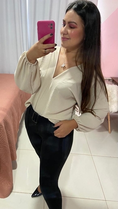 Blusa manga longa com detalhe em V - comprar online