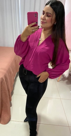 Blusa manga longa com detalhe em V