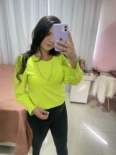 Blusa longa com detalhes na manga