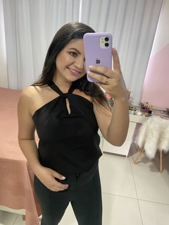 Blusa com detalhes no pescoço - comprar online