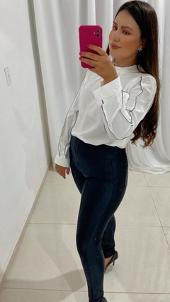 Blusa manga longa - detalhes - comprar online