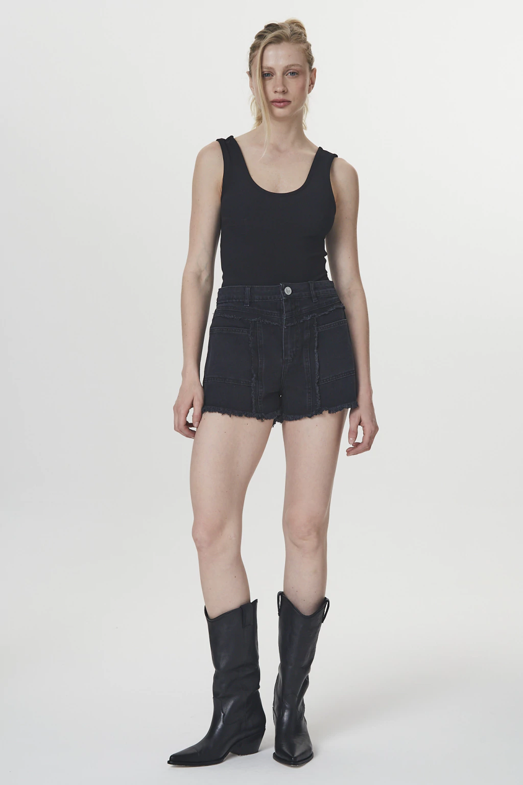 SHORT RECORTE DESFLECADO
