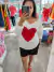 Sweater blanco con corazon rojo