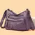 BOLSA DE OMBRO MIDDLE DE COURO VERSÁTIL/ COD.B137 na internet